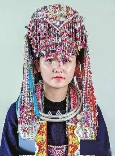 曼来一带哈尼族新娘服饰羊街,那诺一带哈尼族服饰无论时代如何变迁