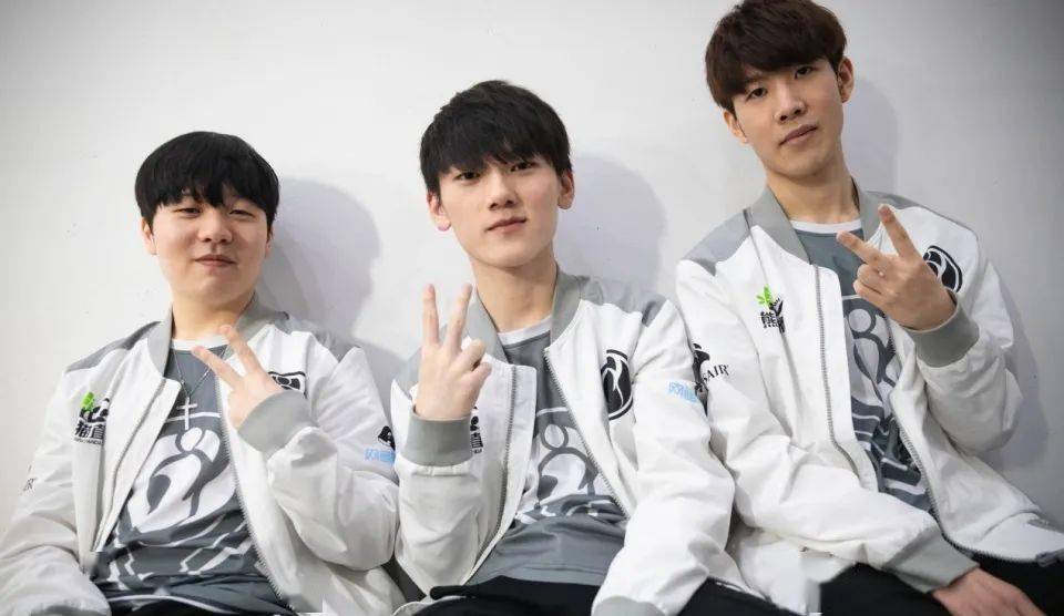 lpl上演离奇现象,ig传奇五人回归,全员碾压uzi,领跑全明星榜单_解说