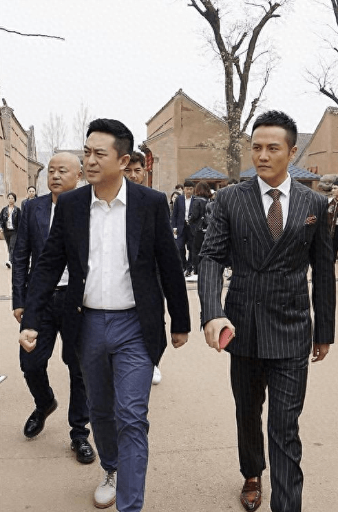 谢霆锋为陈伟霆庆生,对比当下港娱顶流,才明白张家辉说的是真的