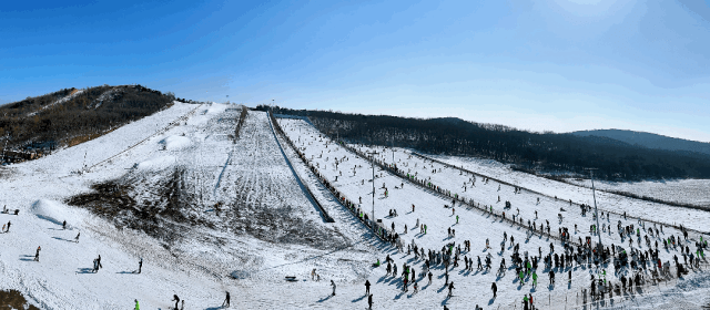 中级雪道及夜场将在本周日开通沈阳怪坡滑雪场新修建雪道护坡50米