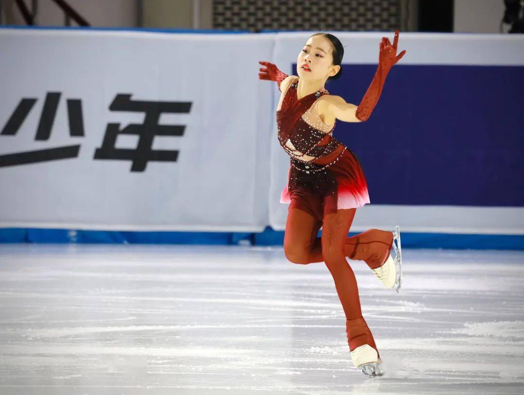 第四名扬一诺第三名霍梓安第二名张穆涵少年乙组女单第一名金辰熹少年