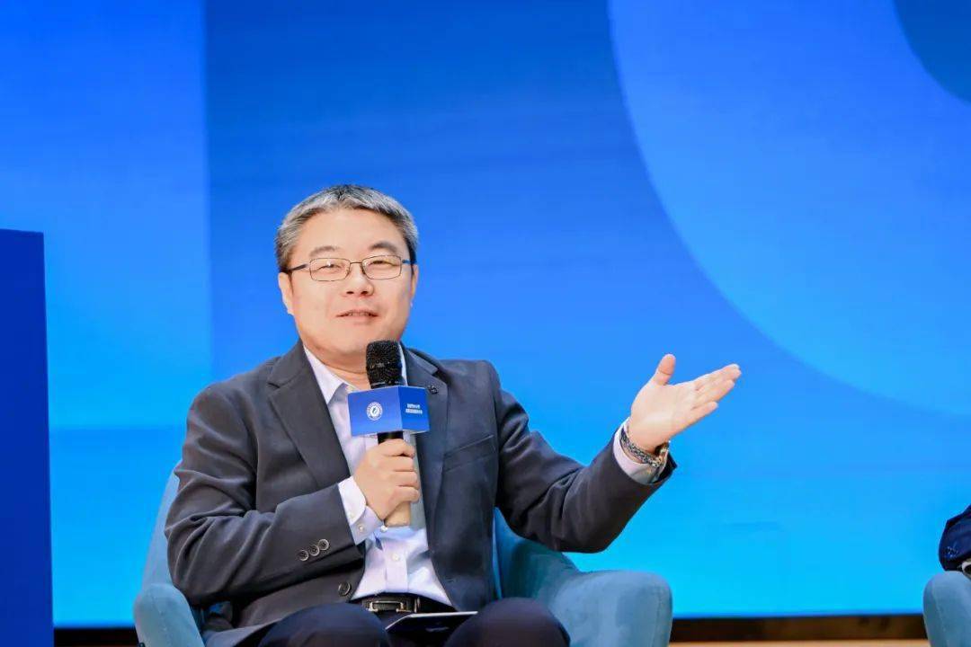 黄山新教育学校校长方俊,副校长项繁荣参加新时代中小学高质量发展