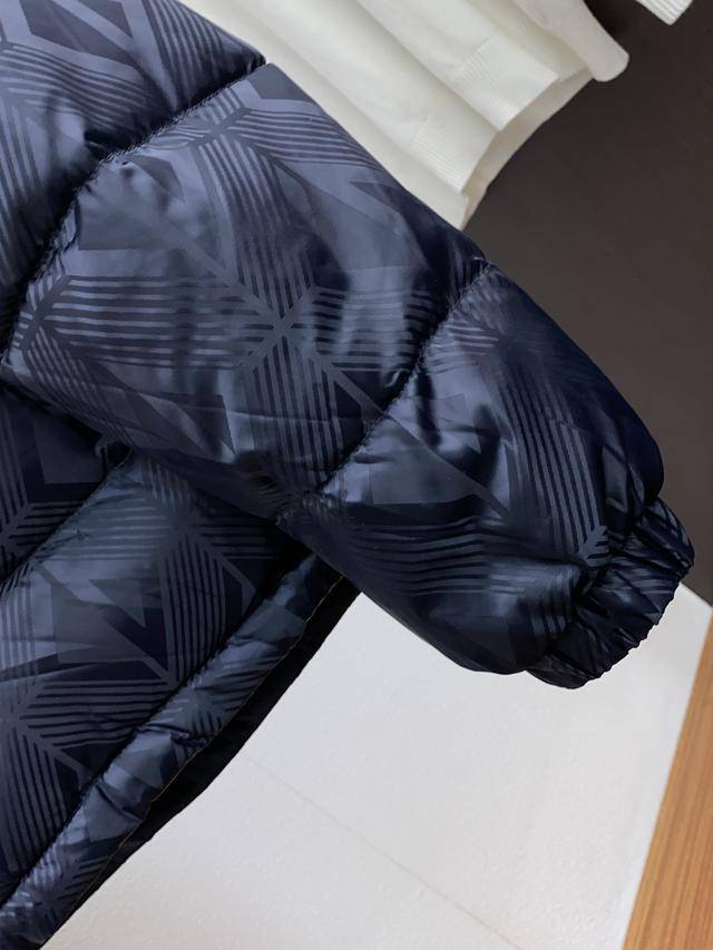 dior 迪奥冬季新款满cd满印暗花羽绒服绝对防风防水冬季里的避风港