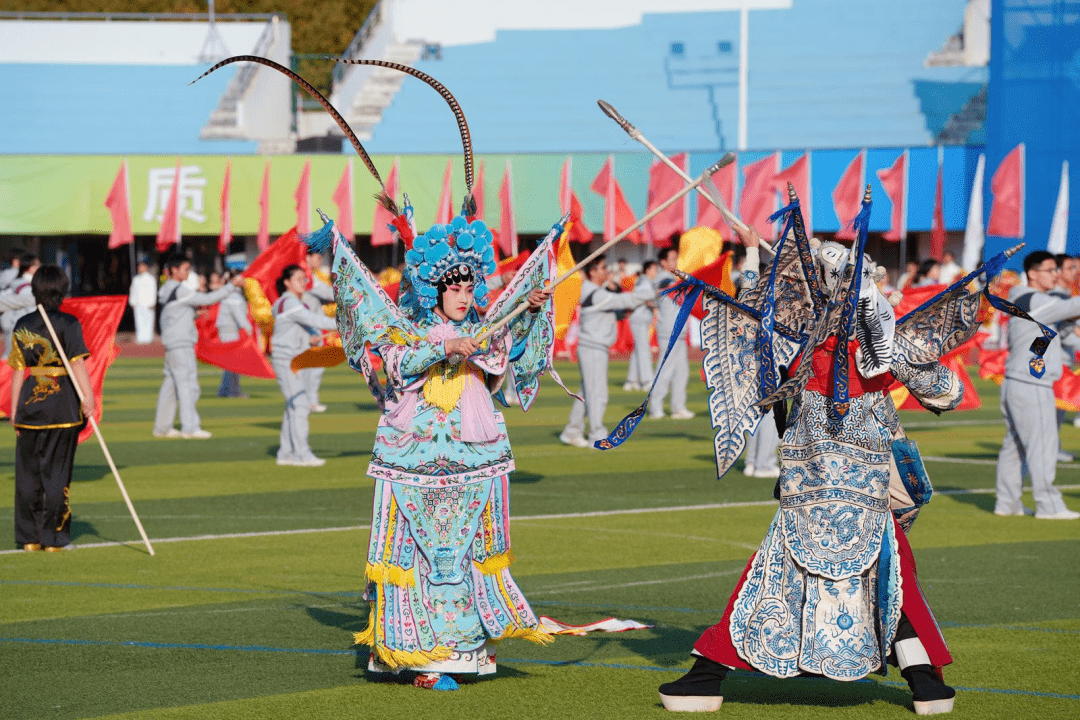 藝武炫動表演學校:無錫學院逐夢扇影無錫旅遊商貿高等職業技術學校