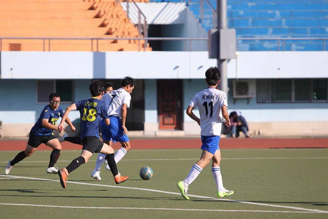 进球无效可惜自己越位在先足球虽入球网后者禁区内起脚怒射准确找到