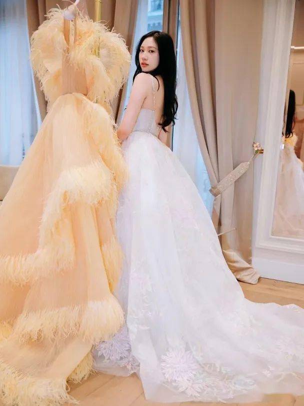 甄济如名媛开p变公主 与甄子丹父女档跳华尔兹_jasmine_舞会_叶问