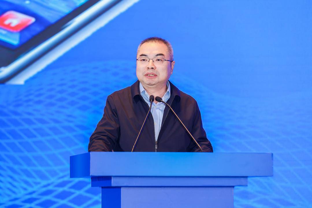 中国科学院软件研究所副所长钟华华为科学家胡善勇在《县域数智交管