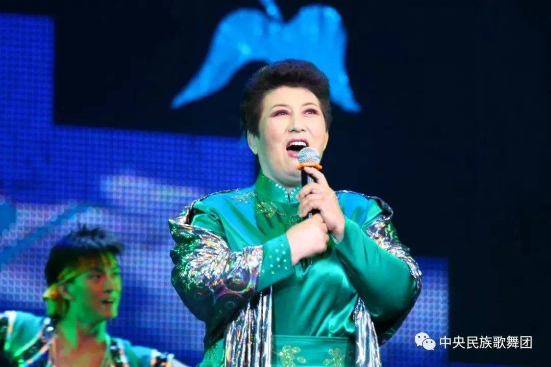 太突然，著名歌唱家去世_蒙古_阿拉腾奥勒_草原