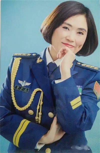 空军退役女大校,山区支教10年_谢彬蓉_大凉山_孩子