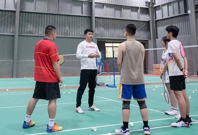 右手羽球之光 武汉伢借力新赛道打造羽球装备第四强_杨晨_羽毛球_球友