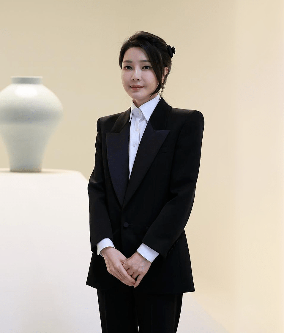 韩国第一夫人很用力,把野心都穿在身上