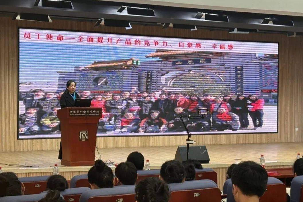 沈阳劳动模范纪念馆讲解员原蕾舒介绍了沈阳市劳模纪念馆及李志强等