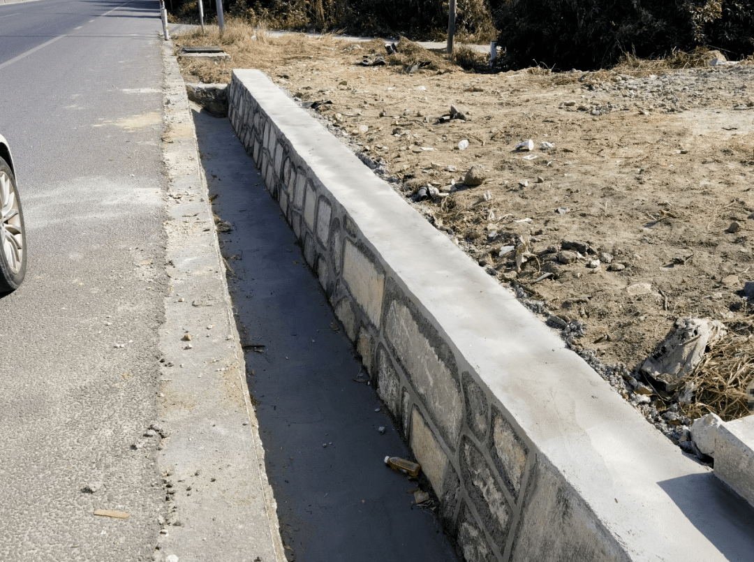 修复前水泥混凝土废料,废旧沥青……这些看似垃圾竟能变废为宝,用于