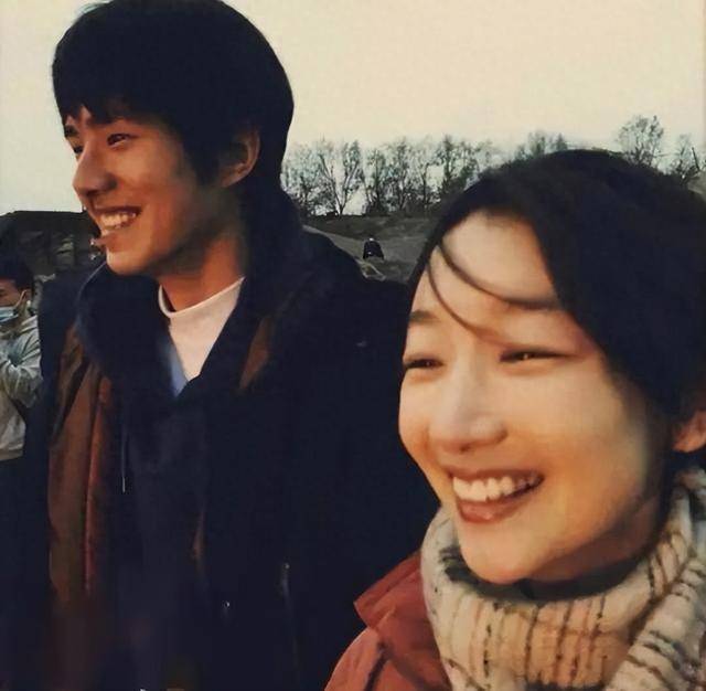 狗仔曝周冬雨刘昊然恋情细节,两人约会很隐蔽,地点在男方小树林_明星