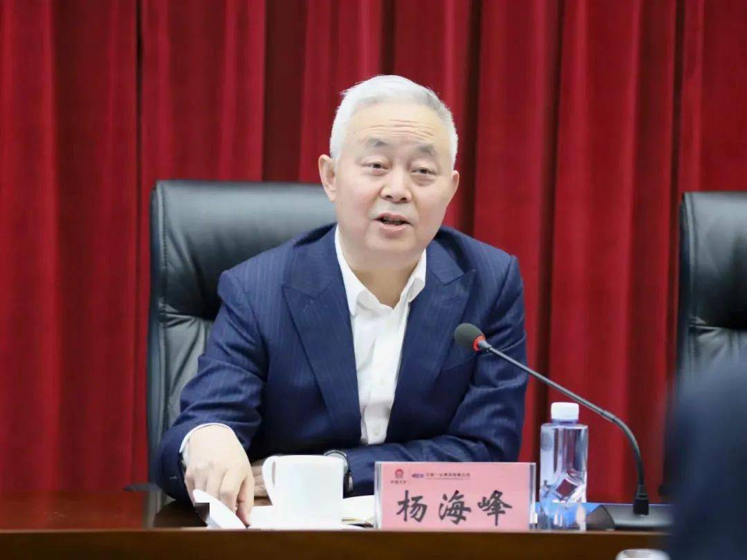 11月27日,集团公司党委书记,董事长杨海峰带队分别前往中国一冶,中冶