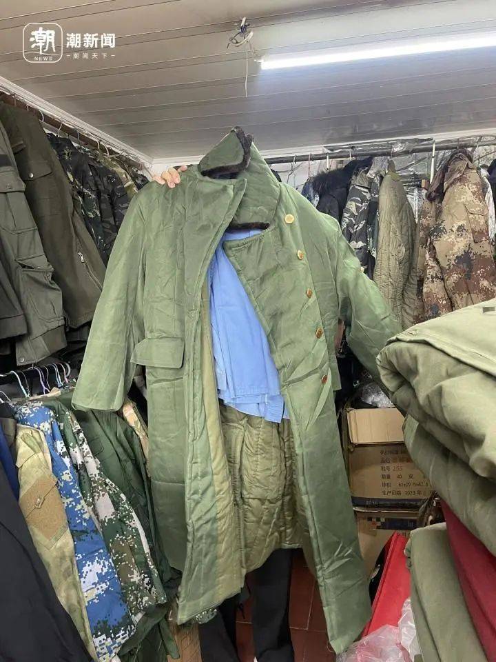 价格几十元,猛卖10万件!是很多人的回忆……_军大衣_销售_成都