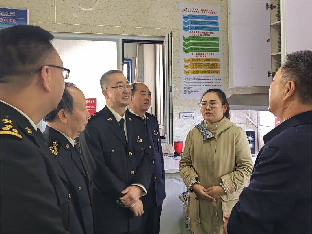 乌拉特海关打造塞上"海"关政务公开品牌_企业_宣传册_普法