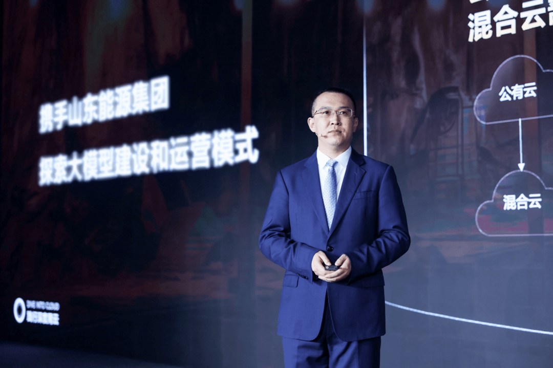 新经济观察丨华为云推出首个大模型混合云，加速行业智能升级 
