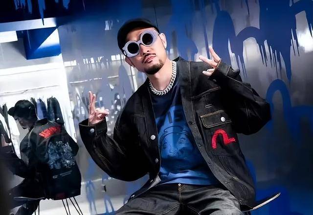 正文 热狗新歌疑似diss周杰伦饶舌歌手mc hotdog热狗近期发布了一首