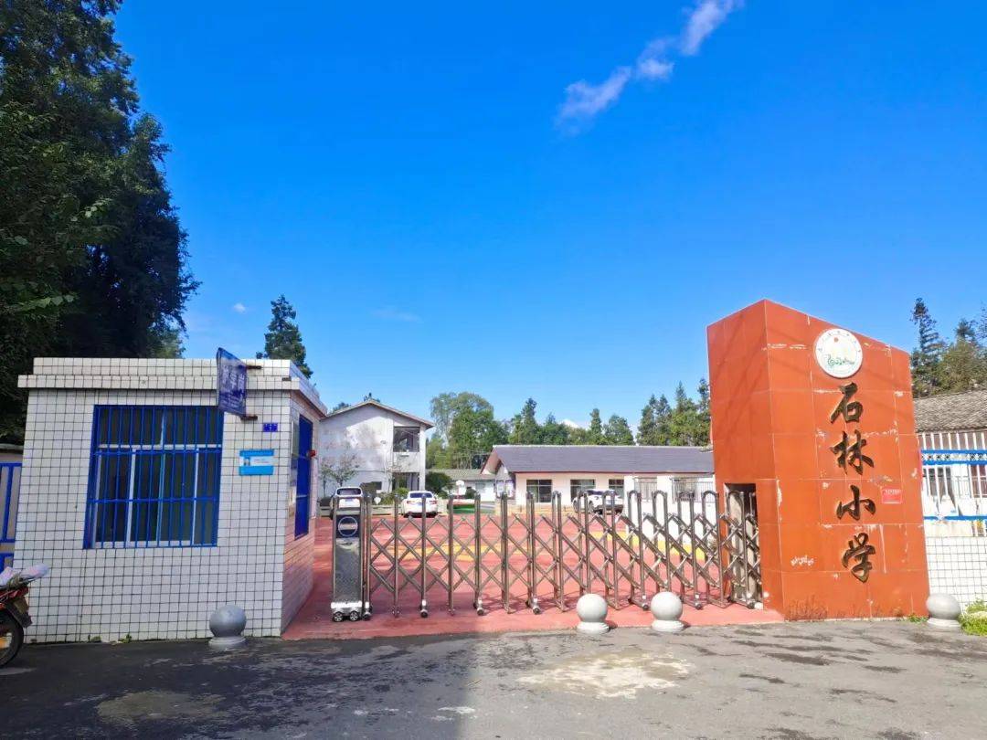 农村学校门口图片