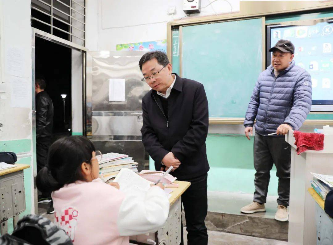 还紧扣"寄宿制学校与乡村振兴同频共振"这一调研主题,深入古田三中,实