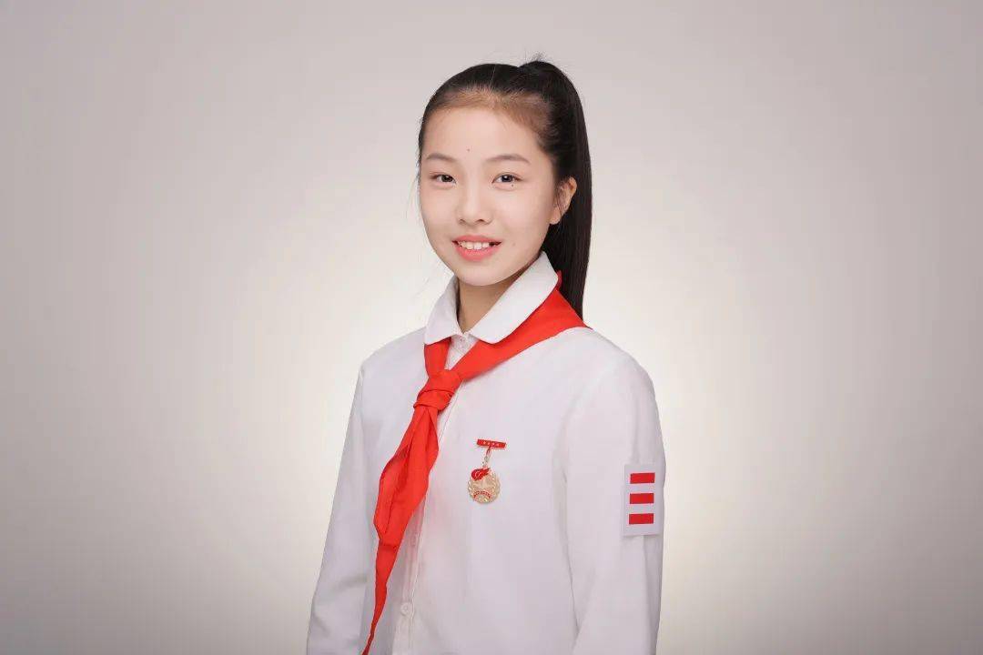 天台陈雨欣同学荣获浙江省少先队"红领巾奖章"个人四星章!