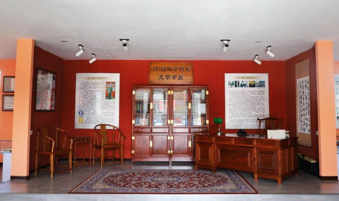 书屋分为《书屋前言》《我观察一颗流星》《(许)徐怀中将军简历(上,下