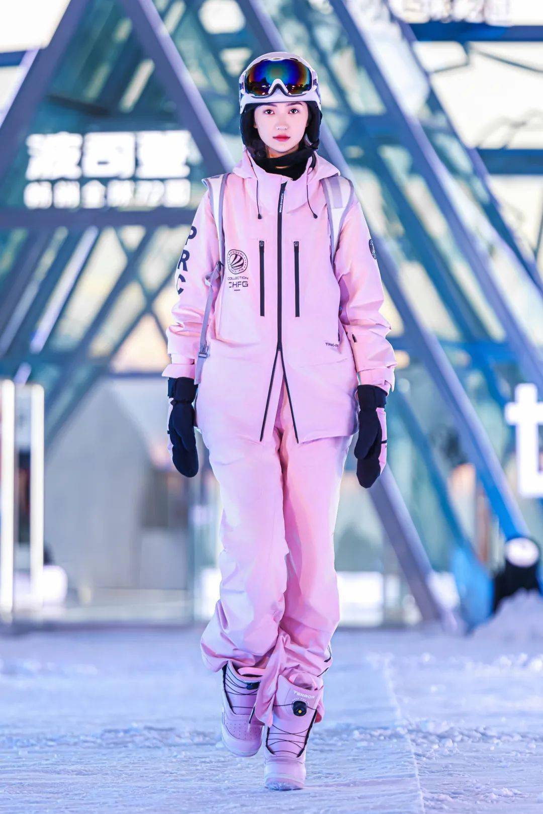 秀场|47位eseemodels活力演绎波司登雪山实景大秀
