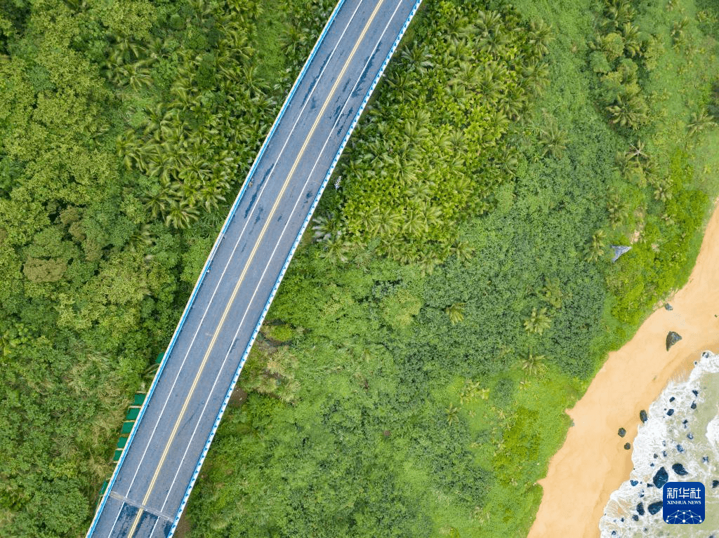 央媒看万宁 | 海南环岛旅游公路万宁段：山海相伴 路在画中