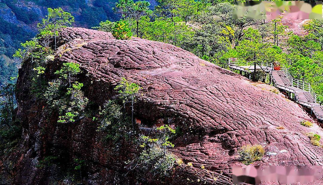 《三江并流腹地》探秘气势恢宏的云南丽江千龟山丹霞地貌