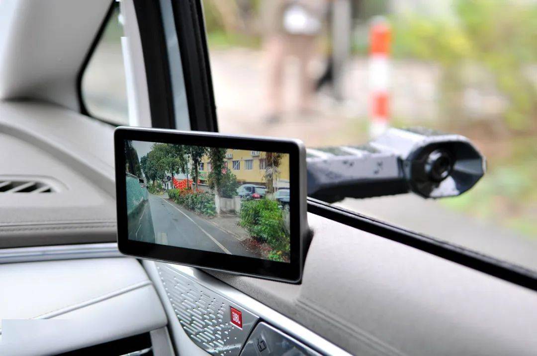 cms电子外后视镜上路体验如何?tc君试驾上汽大通大家7