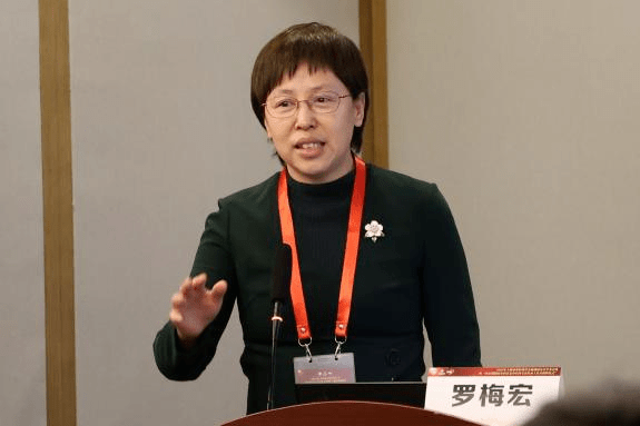 ",同济大学附属皮肤病医院王瑞平教授的"临床研究选题和研究实例分享"