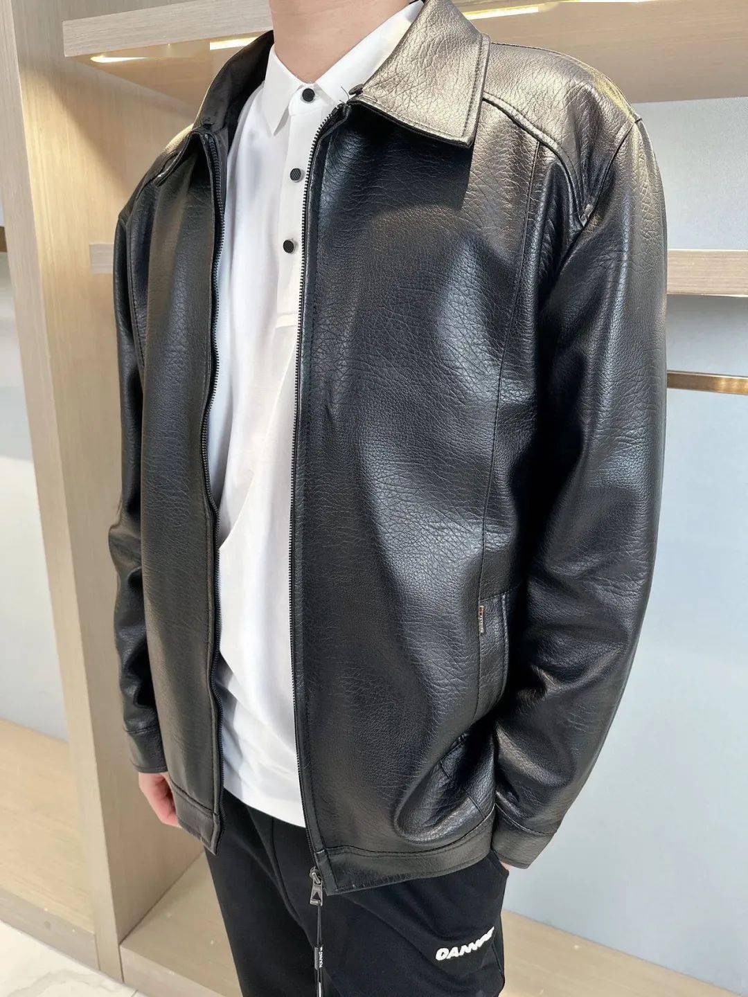 去掉毛领给大家看一下更加的简单干练 完全不挑年龄真真正正的高