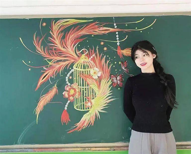 粉笔画出的凤凰有多惊艳_黑板_蔡馨慧_山楂