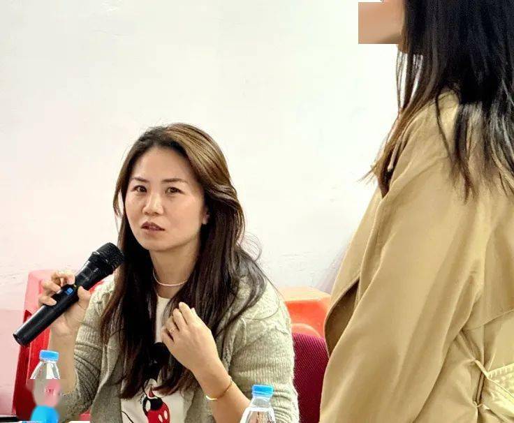 夏青老师带领家长们进行了复盘.