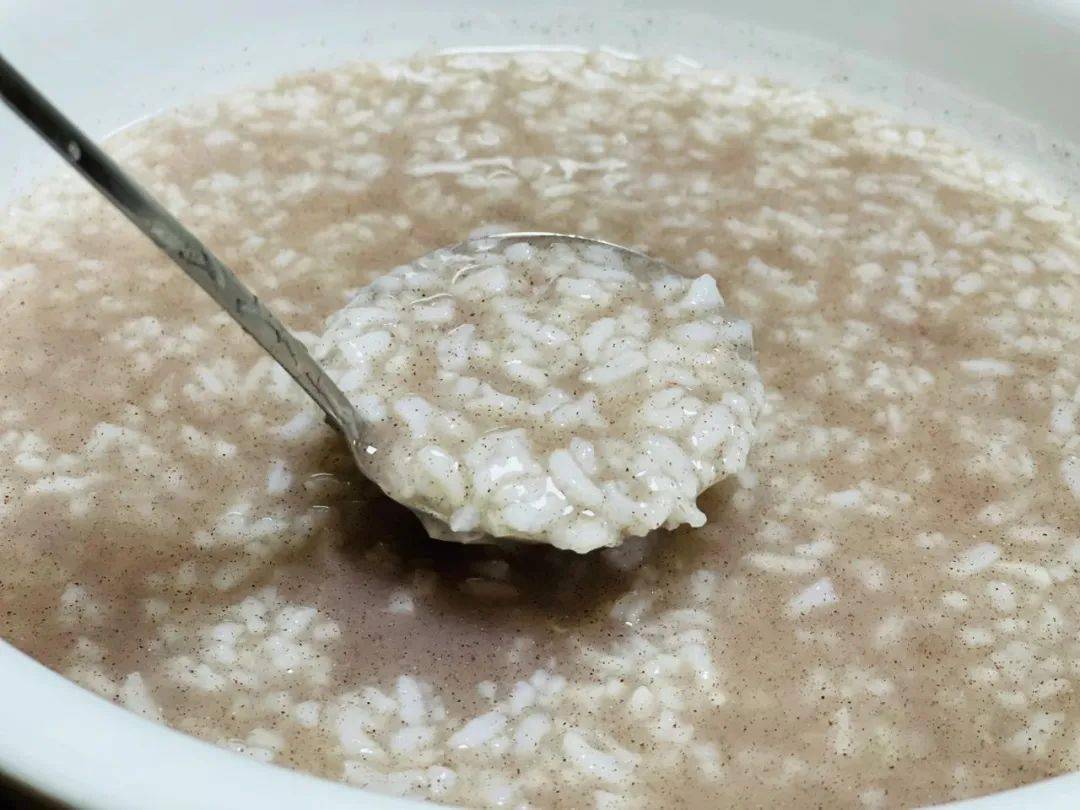 粟粥 小红书@农茜茜除了粟粥,岑溪人的第二道米香回忆,非米粽莫属