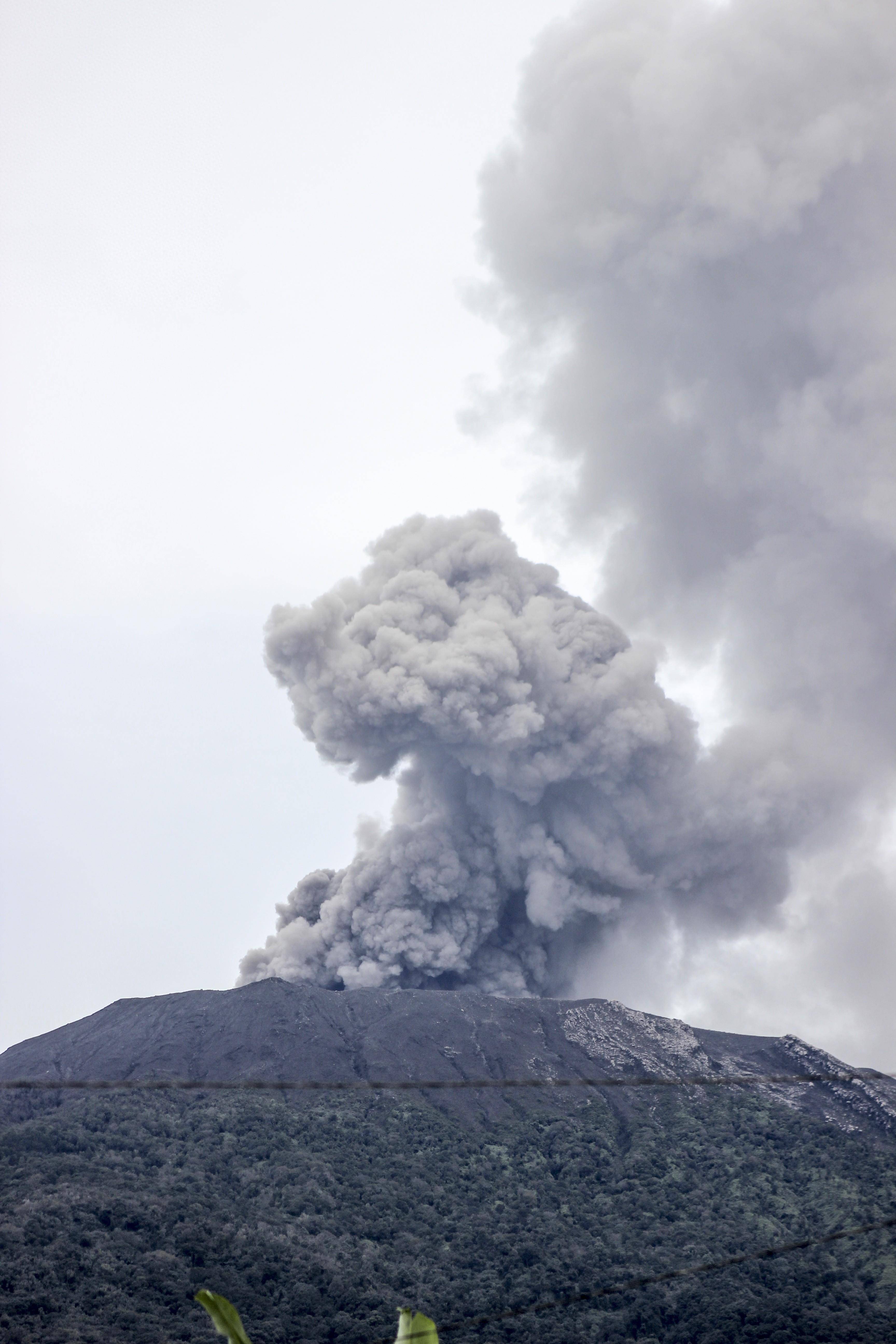 (国际)印尼马拉皮火山持续喷发