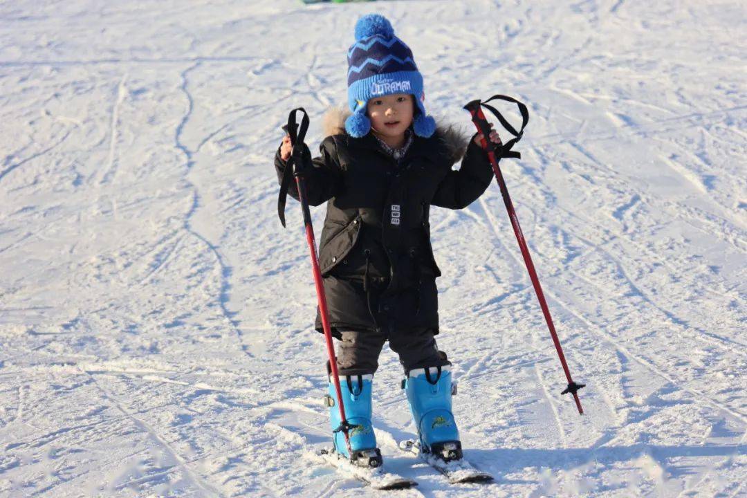 怀仁市:冰雪运动持续升温 激活冬日经济活力(图文)_滑雪_清凉山_发展
