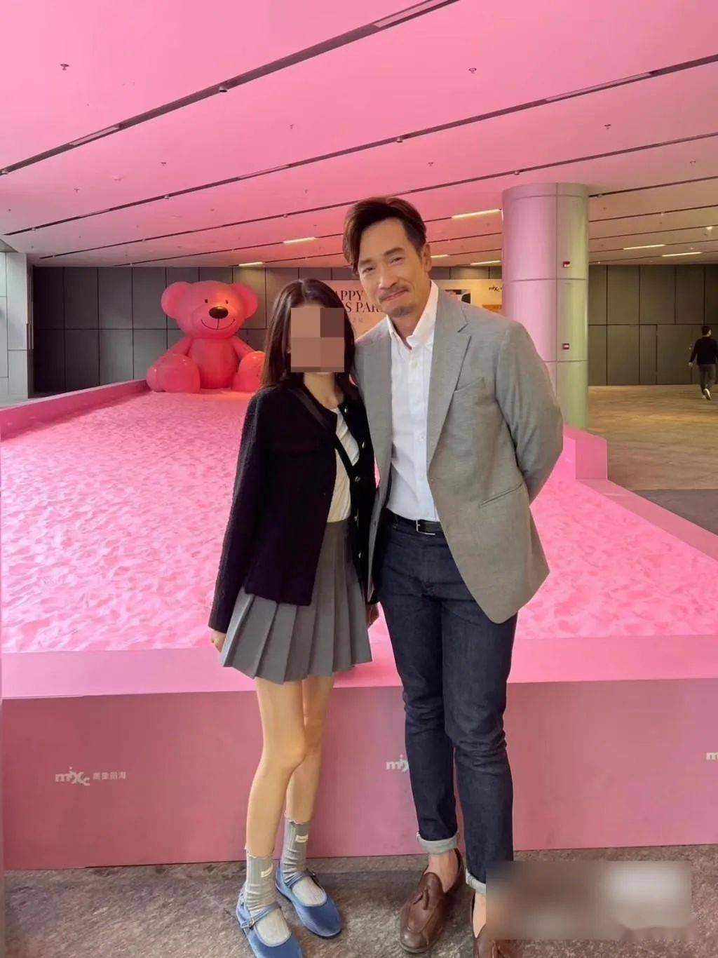 2016年陈豪与李佳芯合拍《潮流教主》,去年李佳芯接受网上节目《丝打