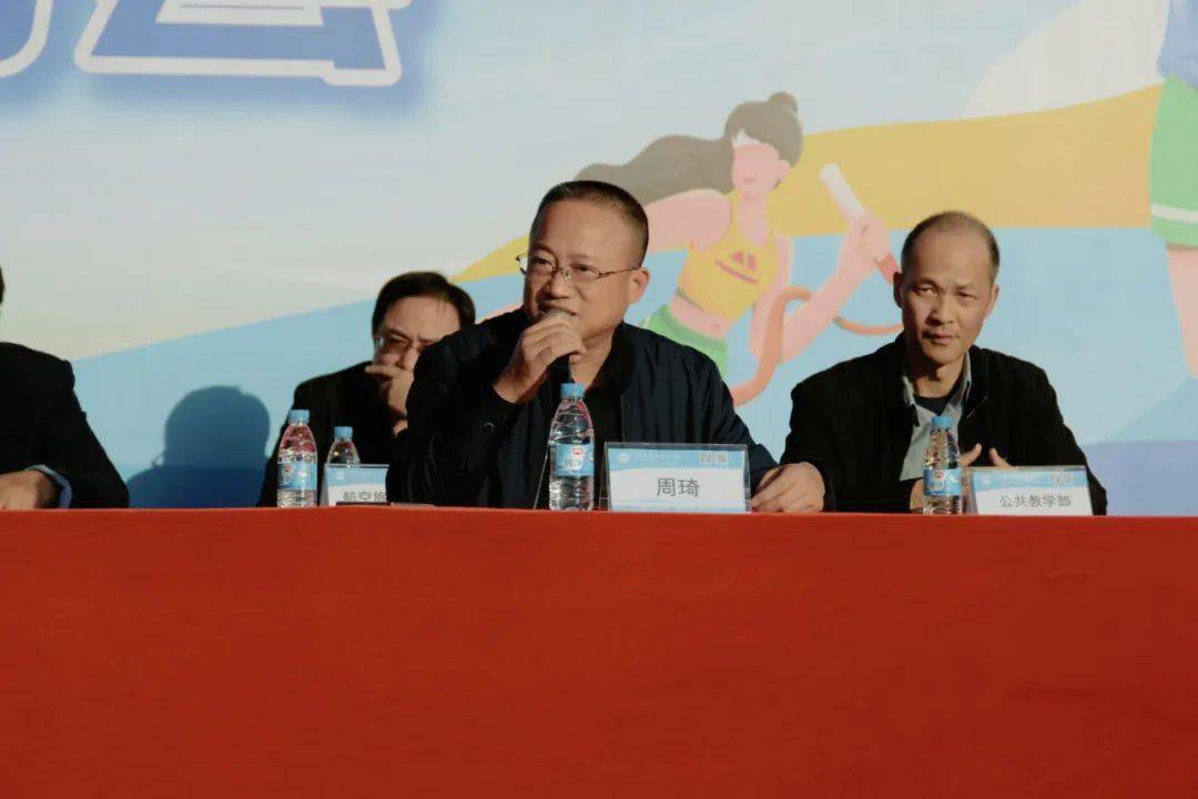 校党委书记林志聪,常务副校长宋艳春,副校长周琦,林金龙,以及校属各