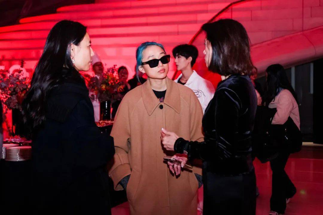 总监章凝,《时装lofficiel》杂志执行出版人韶辉,新丽传媒副总裁田甜