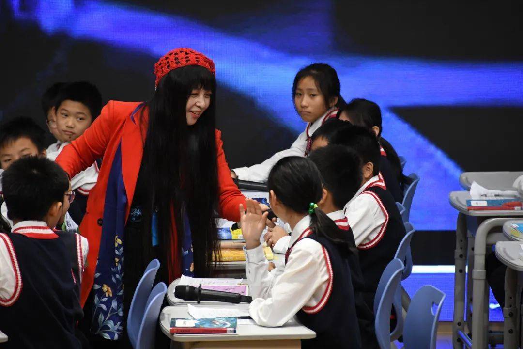 67这里没有老师,只有诗人——长辫子老师的"创意写作"听课感 | 广州