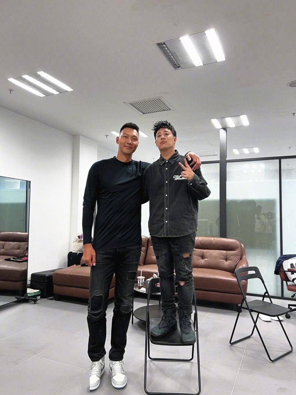 刘德华,郭富城,周杰伦4人绝对是娱乐圈"天王级人物",邓紫棋和余文乐则