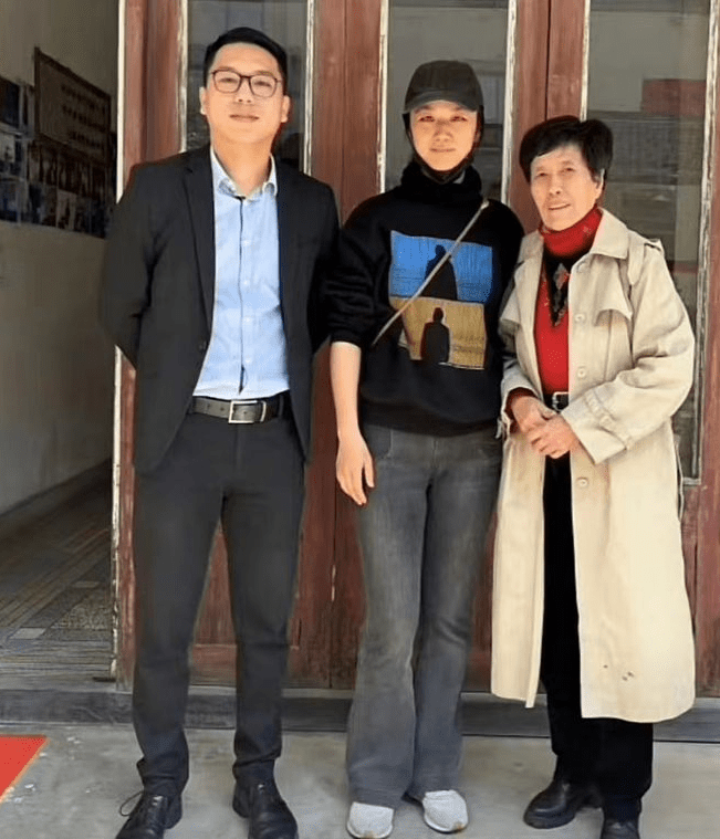 汤唯现身否认!隔空喊话感谢老公_金泰勇_工作_香港