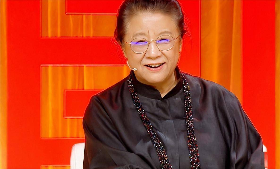 她是央视著名女导演,嫁小7岁丈夫,患乳腺癌不离弃,比保姆贴心_娄乃鸣