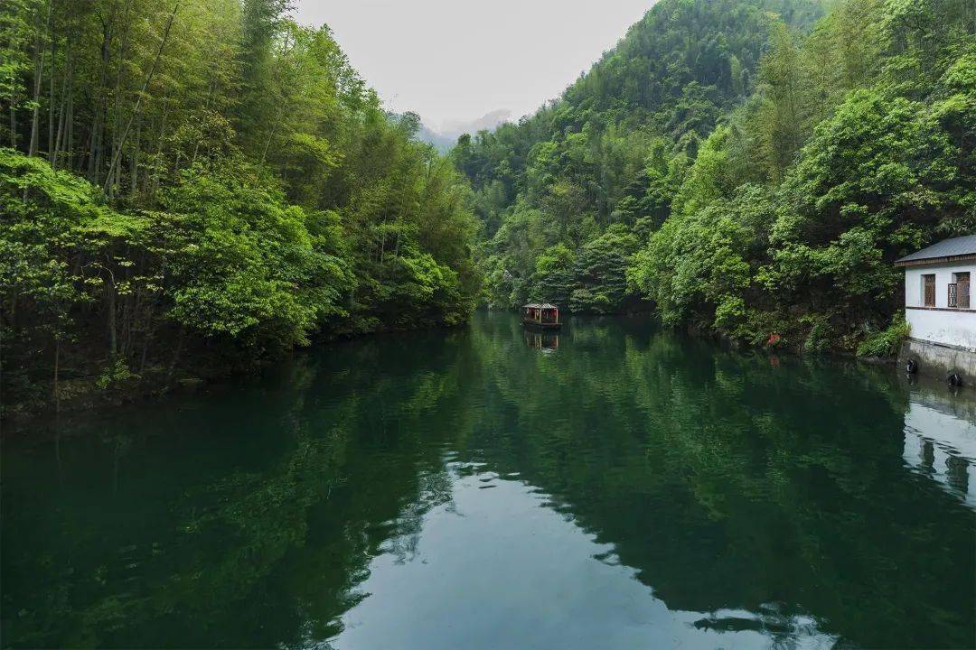 周洛大峡谷风景区地处海拔1359.