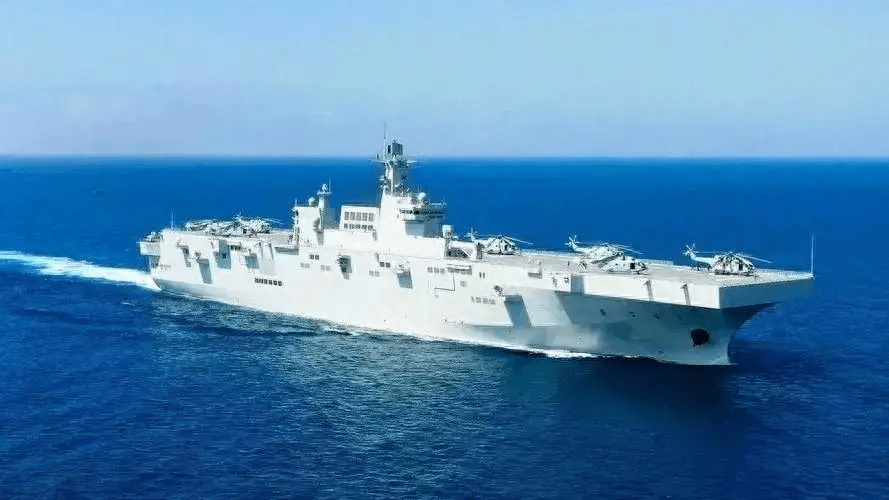 圖為075型兩棲攻擊艦.