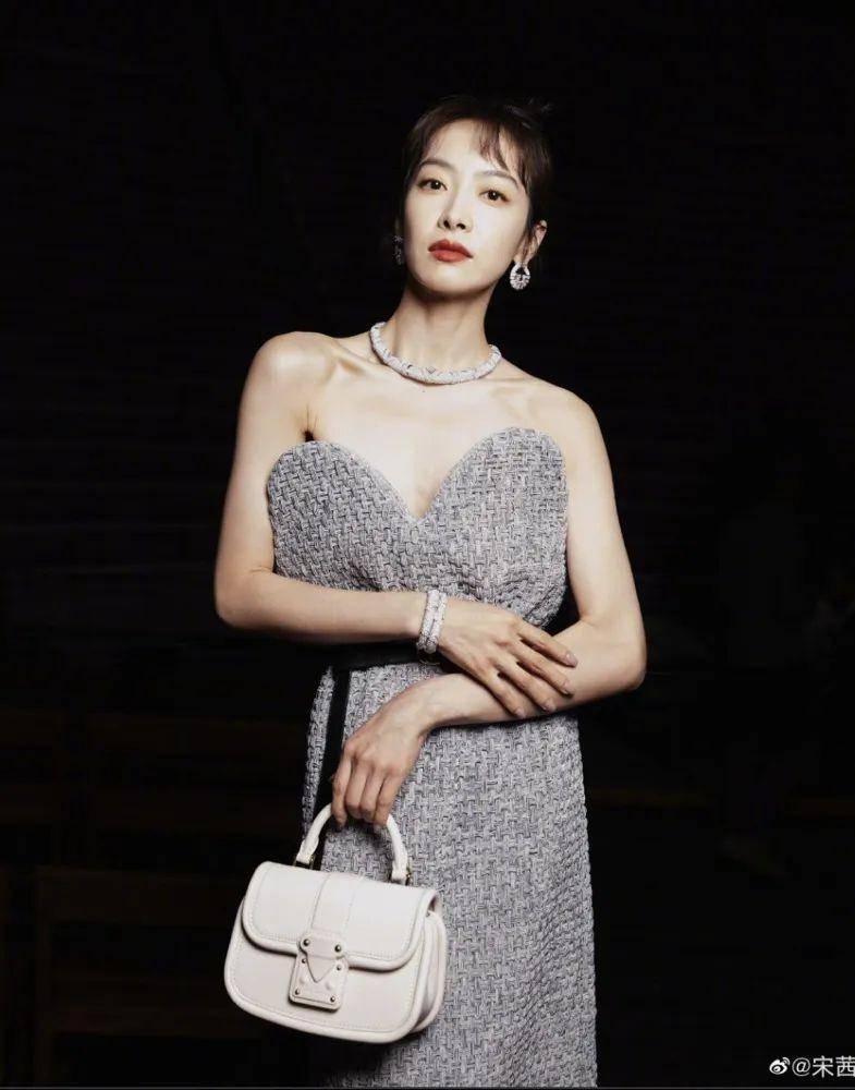 知名女星被怼上热搜,当事方紧急致歉_宋茜_伴舞_舞台