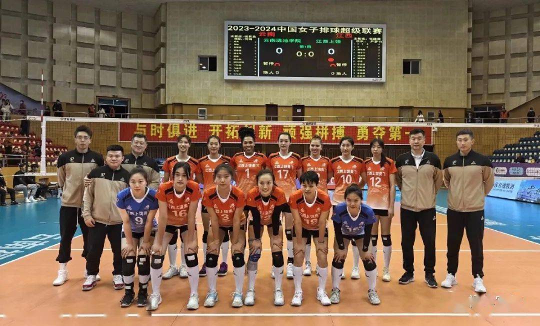 此役,云南滇池学院女排首发为主攻庄心如,戚柔,副攻张馨露,杨玛伊婷