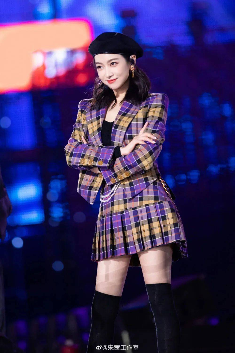 知名女星被怼上热搜,当事方紧急致歉_宋茜_伴舞_舞台